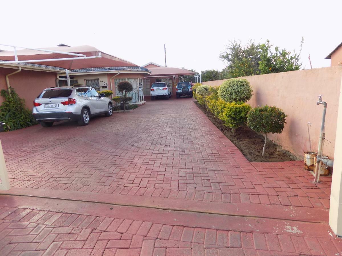 Joezebel Guesthouse Mogwase Exterior photo